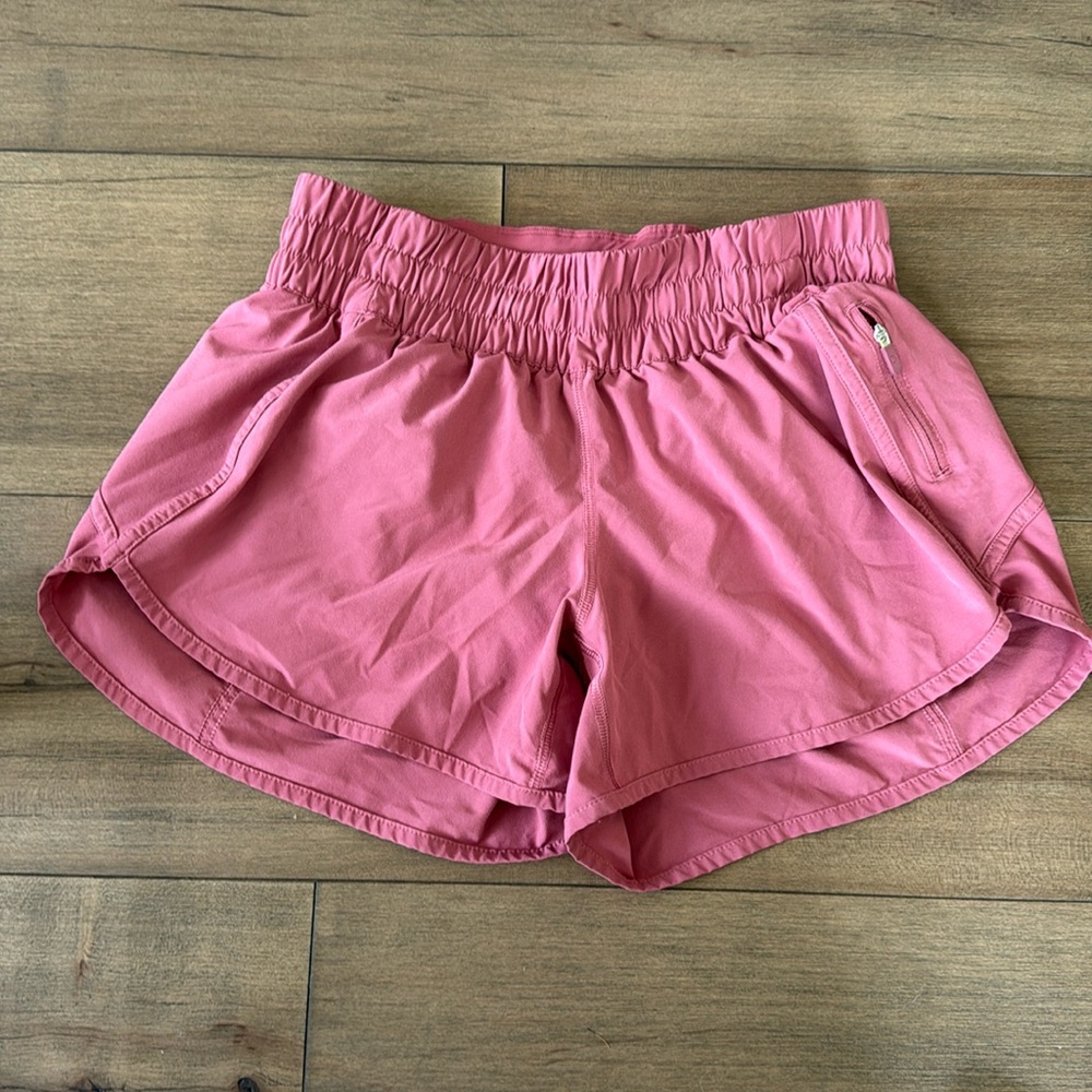 Lululemon tracker low-rise lined short 4"